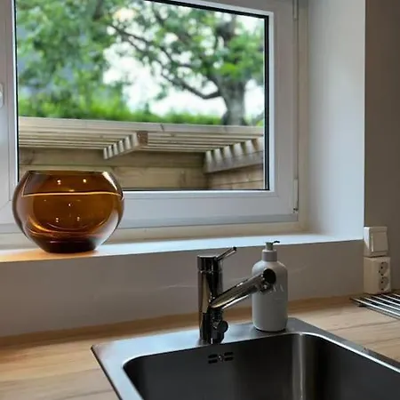 Stylish Flat - Lush Garden Views Apartament Oslo