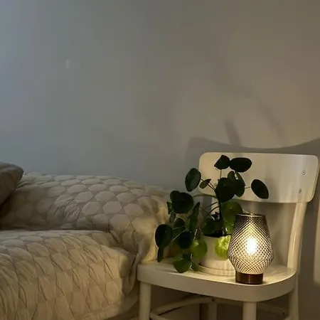 Stylish Flat - Lush Garden Views Apartament Oslo