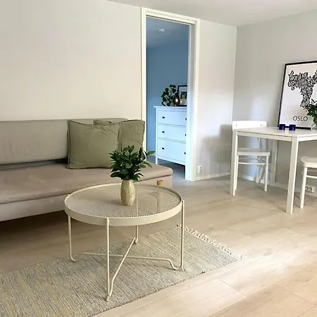 Stylish Flat - Lush Garden Views Apartament *